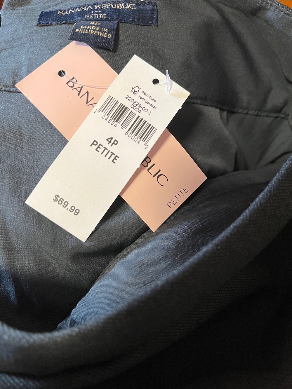 Banana Republic Petite gray Skirt NWT.